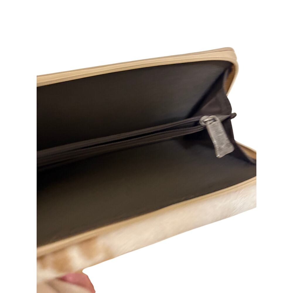 TRINITY RANCH HAIR-ON COWHIDE SADDLE SHAPE WALLET - Picture 8 of 11